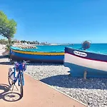 Monique-parking Free * Nizza