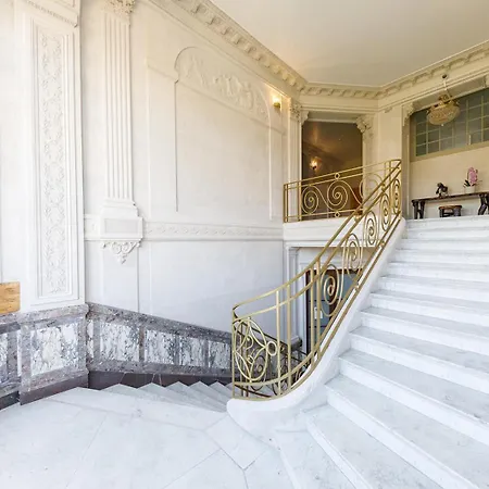 Monique-parking Free Nice