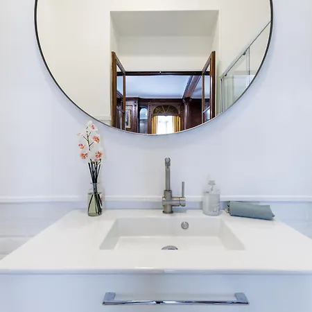 Monique-parking Free דירה