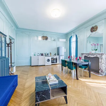 Monique-parking Free דירה